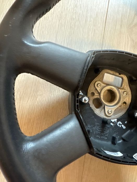 Audi A4 B7 кожен волан Ауди А4 Б7