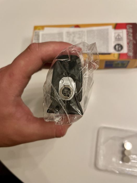 Лазерен нивелир с тринога и мерителна лента