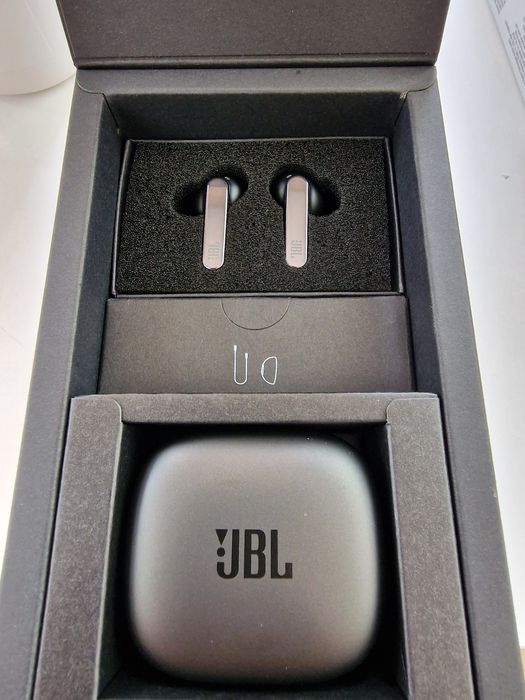 Чисто нови слушалки JBL Live Pro 2