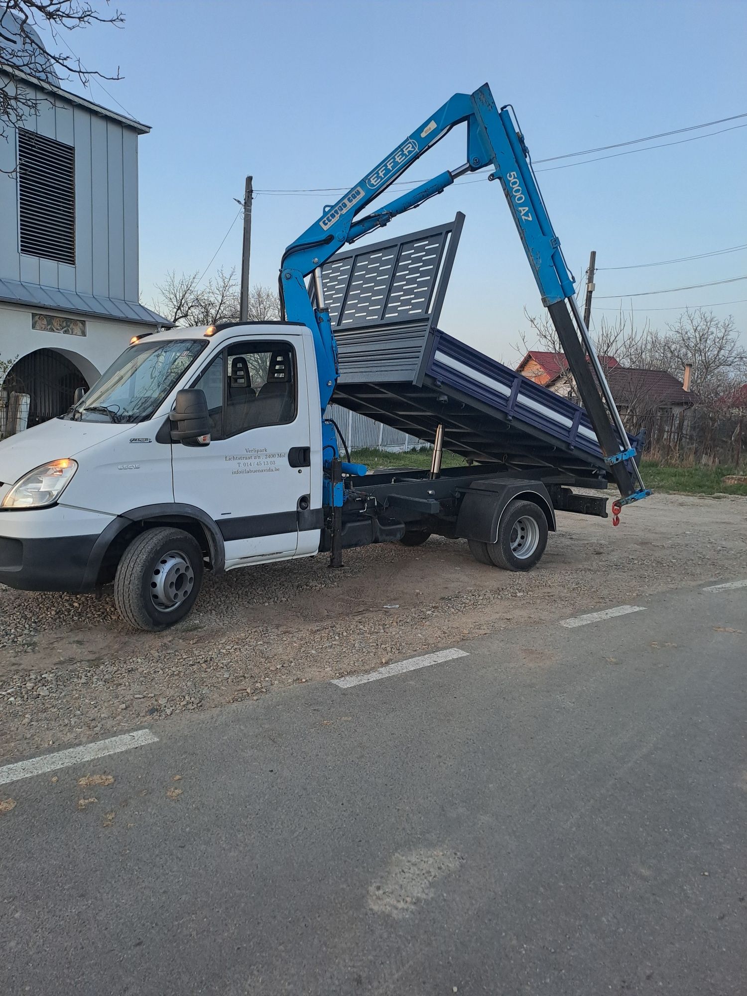 Iveco daily basculabil cu macara