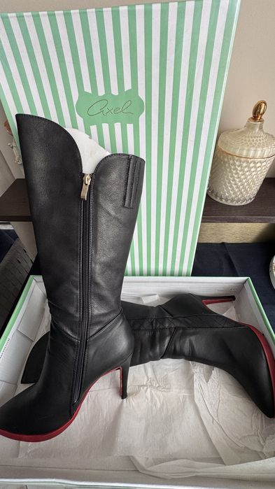 Нови Ботуши с червена подметка 39 номер