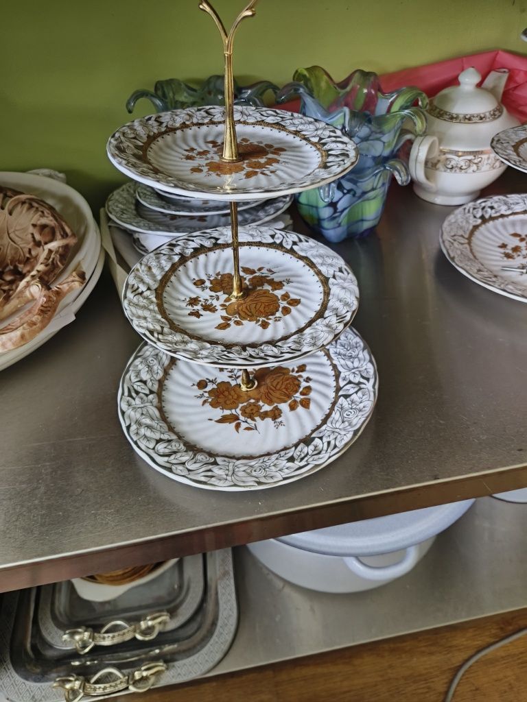 Продам этожерка Из торелок
