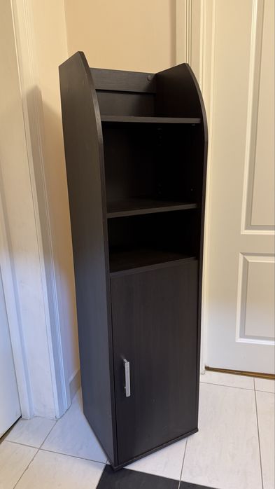 Dulap ingust cu rafturi