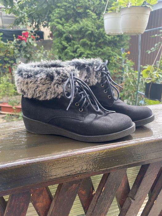 Botine pe glezna cu blanita H&M  marimea 35