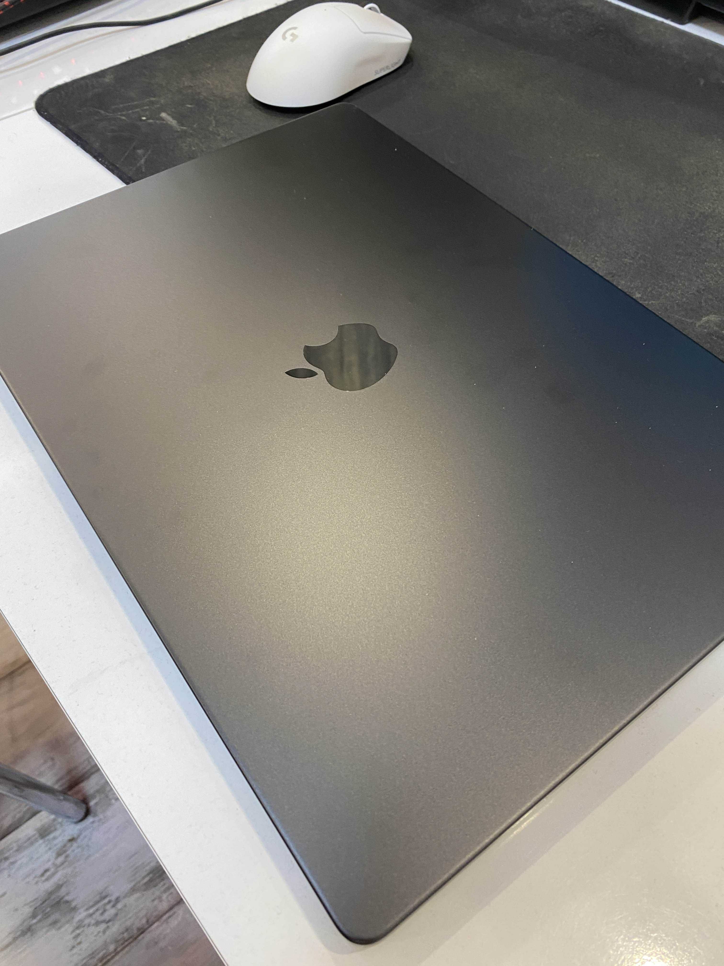 ЧИСТО НОВ MacBook Pro 16.2'' M4 Pro Chip 24GB RAM 512GB SSD