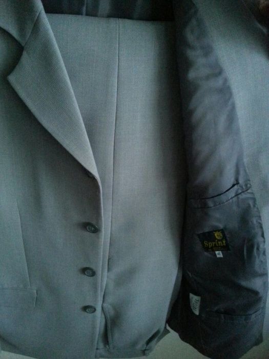 Сако-лен;Сиво мъжко сако+ панталон;К-кт нови ризи с къс ръкав.