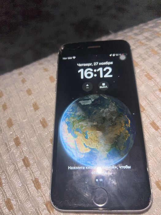 продам iPhone SE 2020