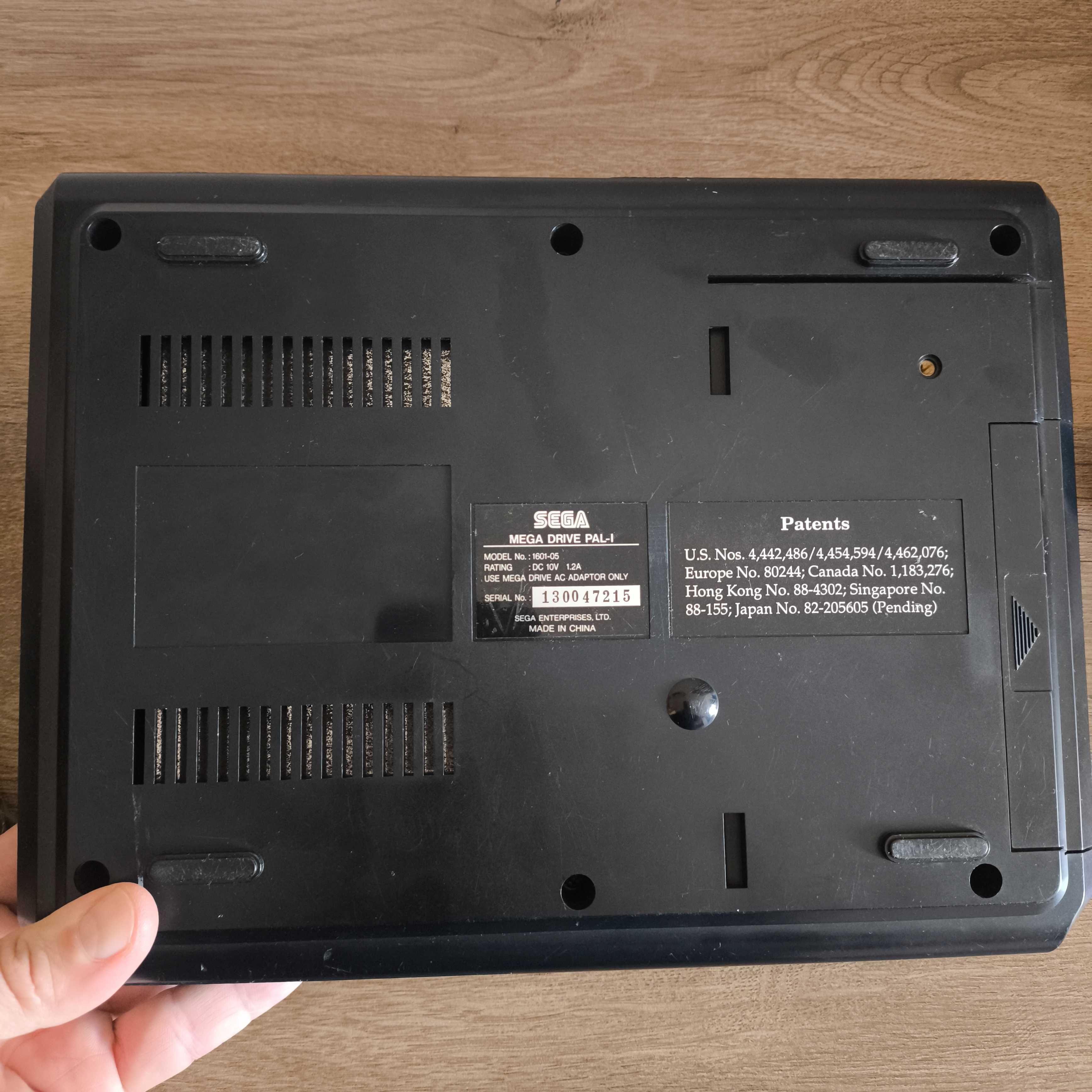 Sega Megadrive/Genesis Model 1 и дискета със 196 различни хитови игри