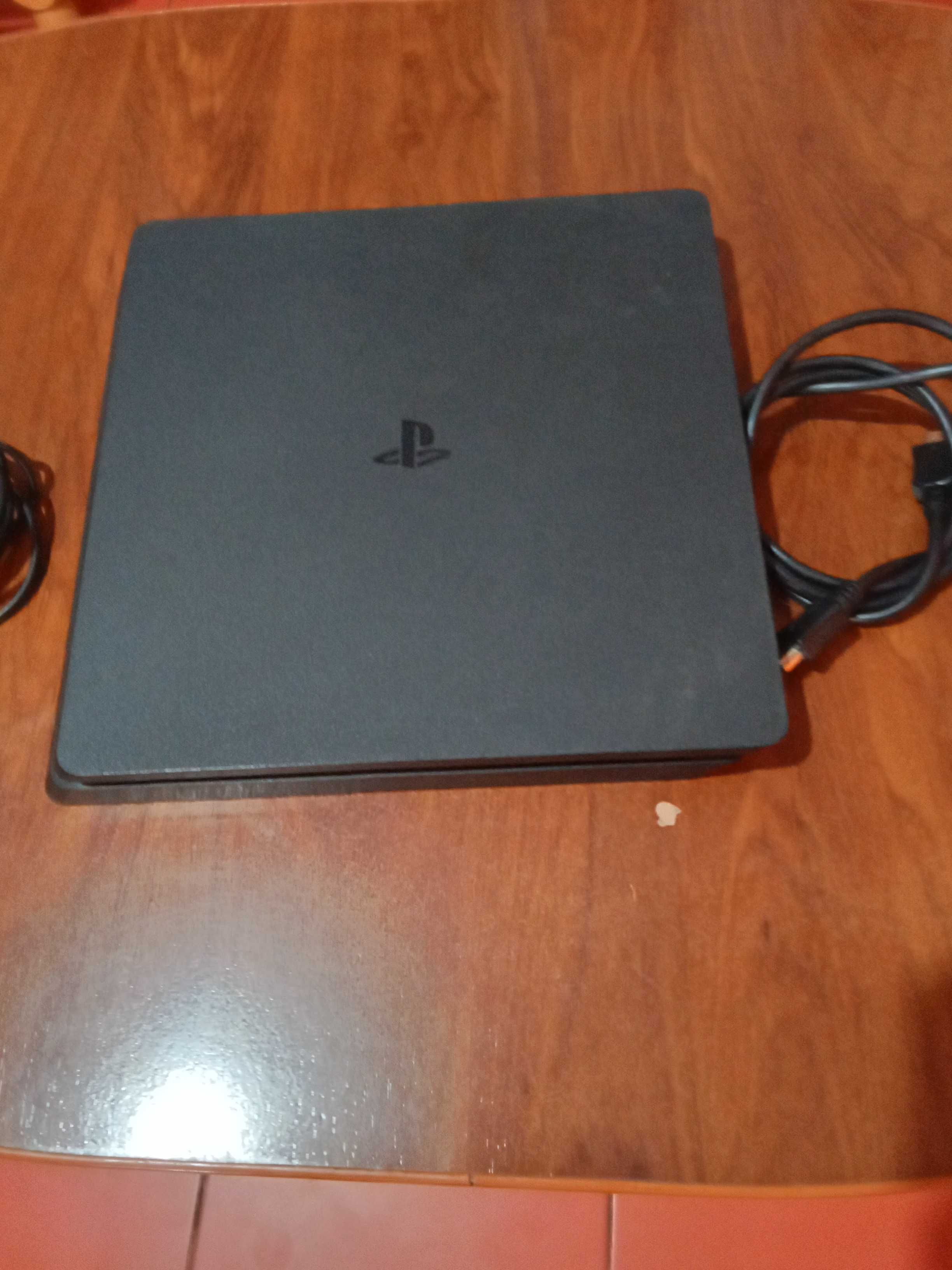 Vând PS4 Slim impecabil