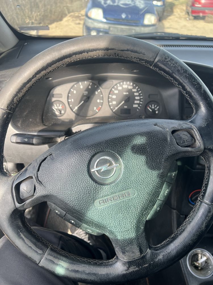 Opel zafira цяла или за части
