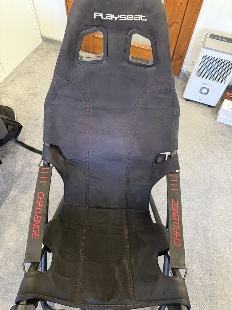 Playseat стол за симулатор