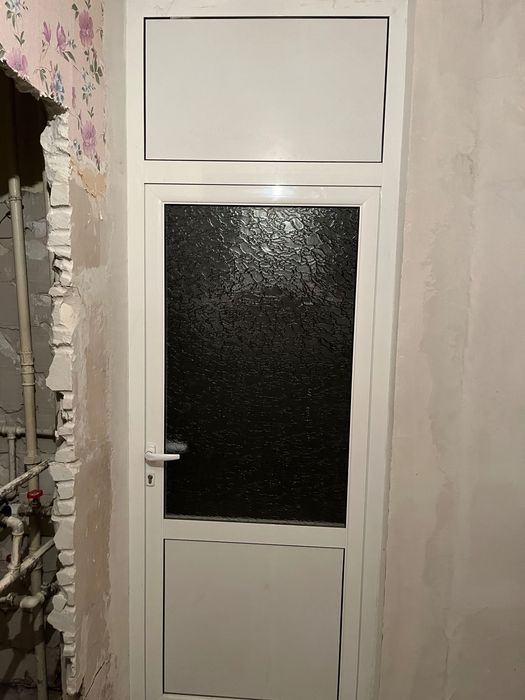 Продавам алуминиеви врати 2 бр