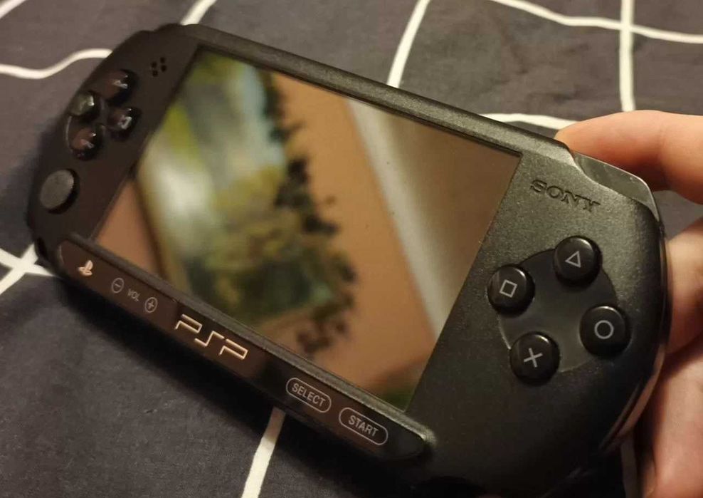 Sony PSP street e1008 (64gb flash с играми)