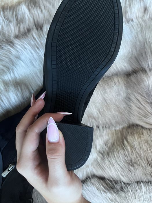 Зимни боти на ток от естествен велур