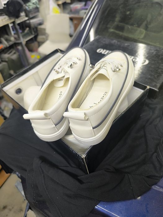 Отдам даром обувь