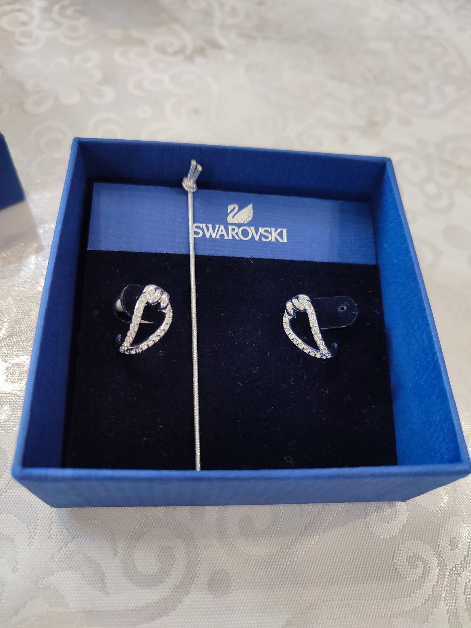 Серьги гвоздики Swarovski