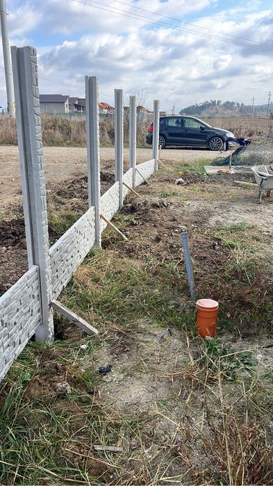 Placi stalpi gard beton