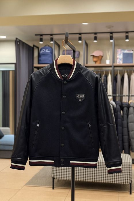 Продам новую- Бомбер, куртка, размер XL-54,56.