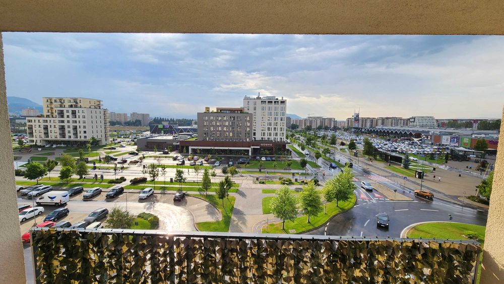 2 camere - Coresi Kasper - vedere spre Quosmo/pietonala/Coresi mall