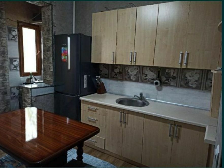 Шахристанский метро 2х комн 450$