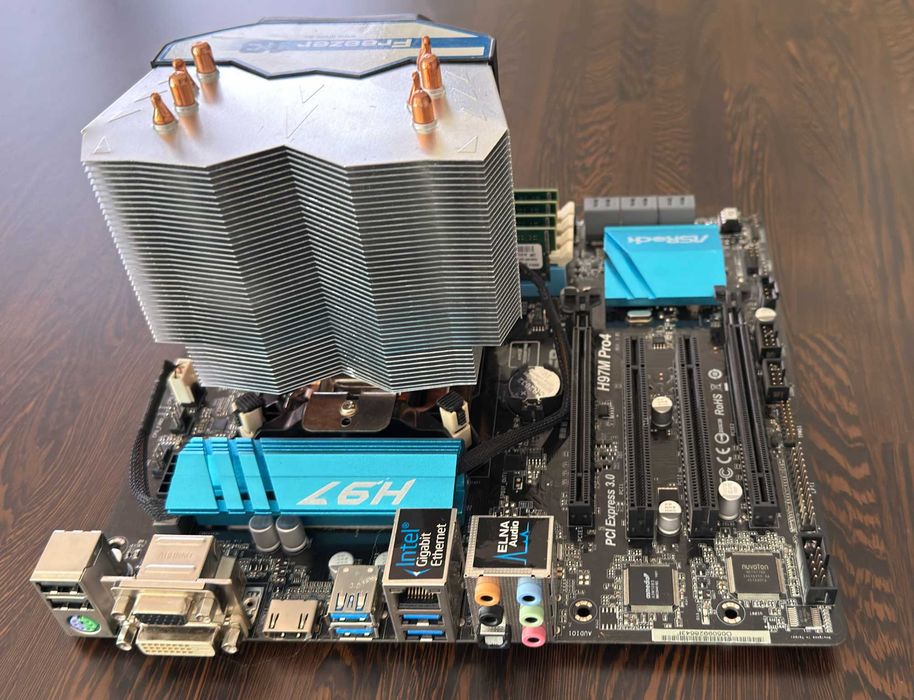 Дъно Дънна платка ASRock H97M, процесор i7 4770, 16gb RAM, охладител