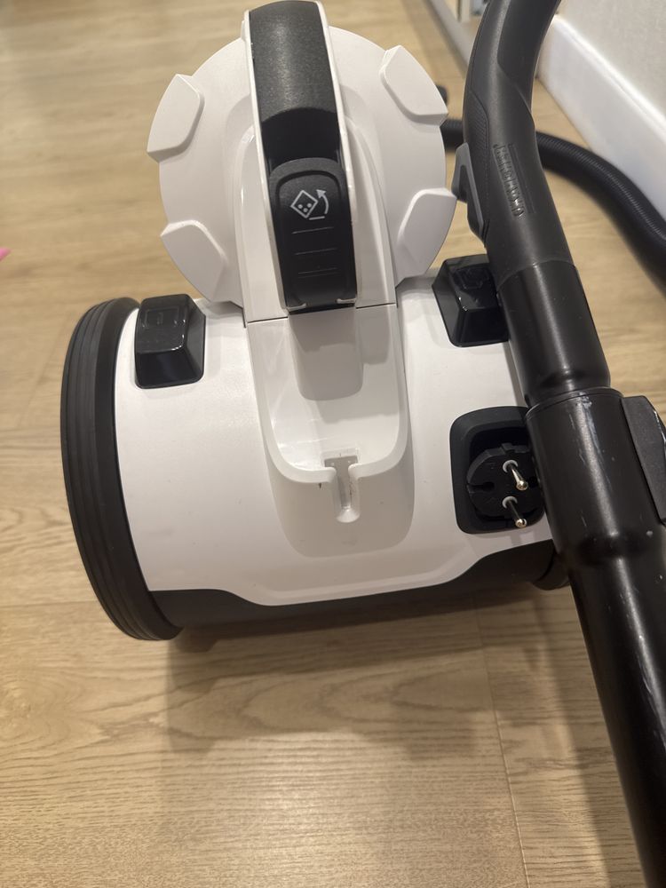 Продаю пылесос Karcher VC 3