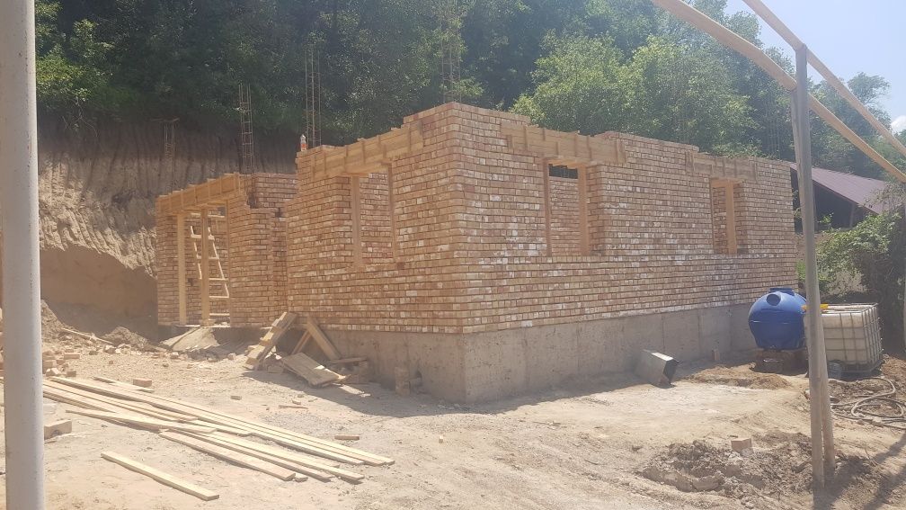 Строительство.  Бригада строителей из Узбекистан