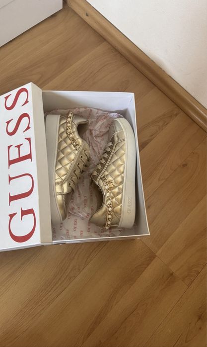 Tenesi Guess marimea 37 noi