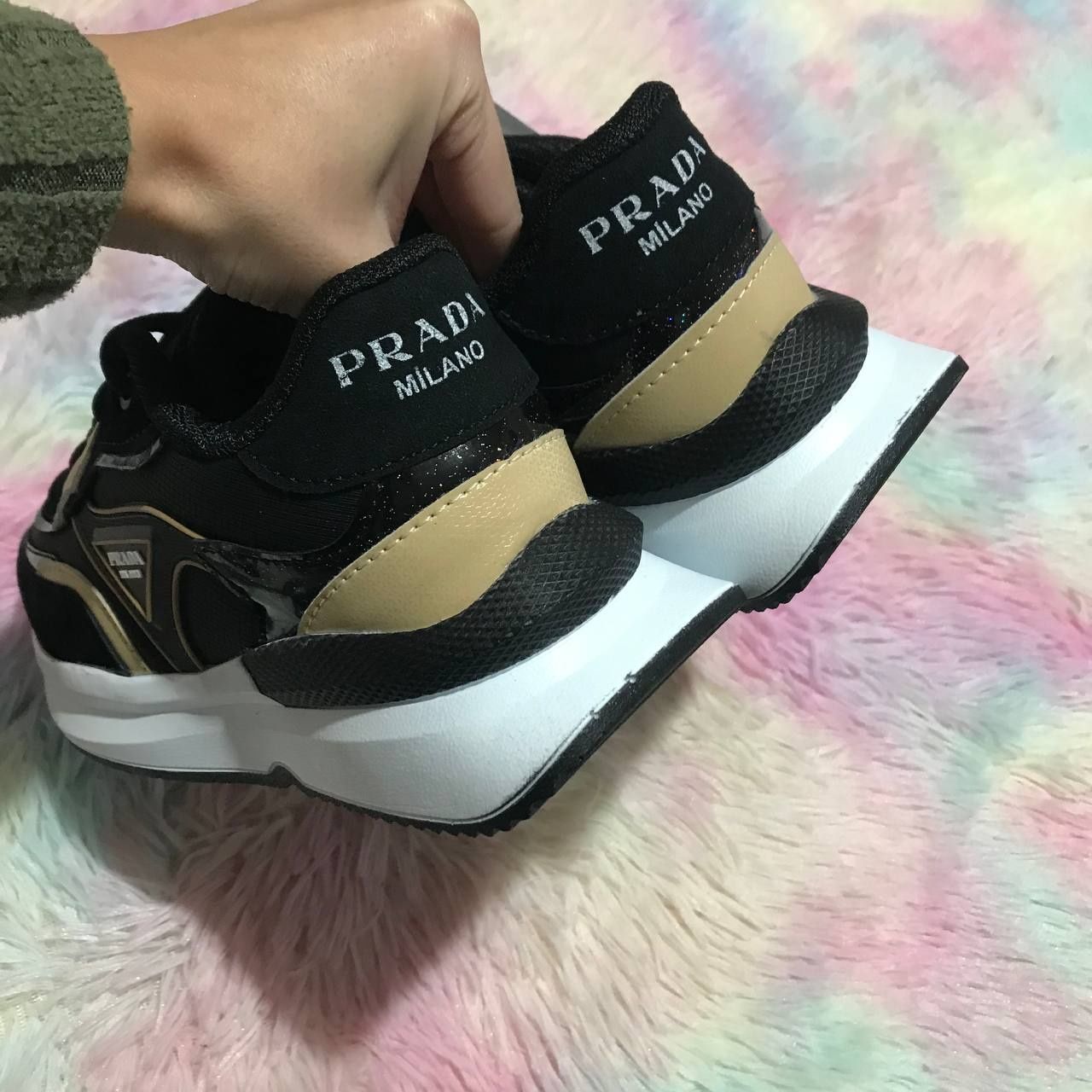 Adidași superbi Prada