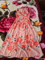 Rochie cu flori si decolteu adanc
