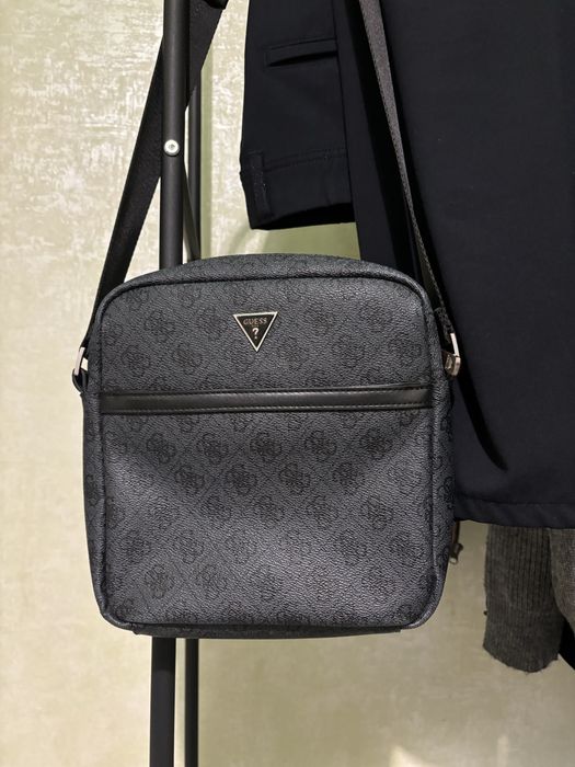 Продам барсетку от GUESS