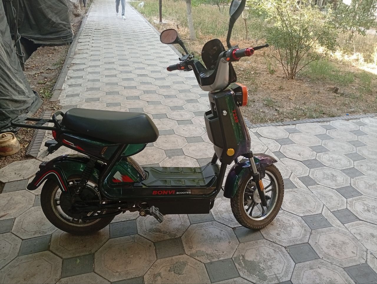 Bonvi scooter 8289  naarxi kelishiladi