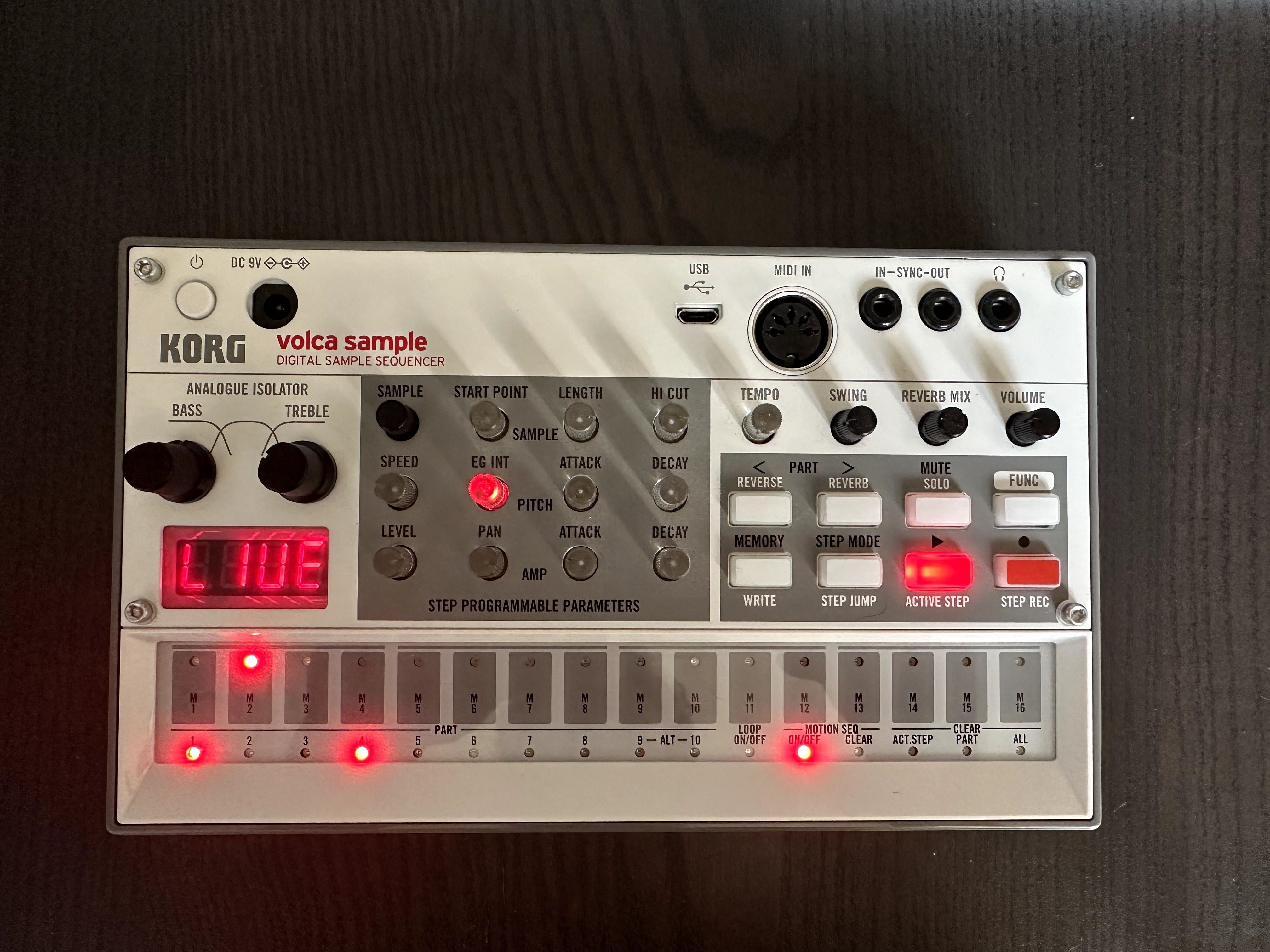 KORG Volca Sample 2 + adaptor alimentare + 6 baterii