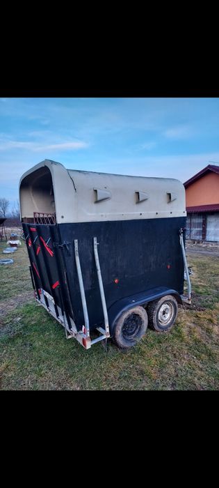 Vând remorca transport animale