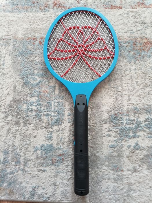 Продаю мухобойку электрическую.