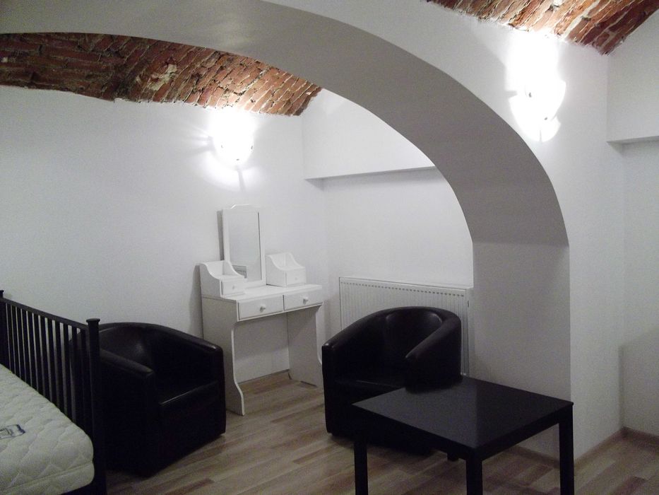 Dau in chirie 2 camere ultracentral ,clinicilor