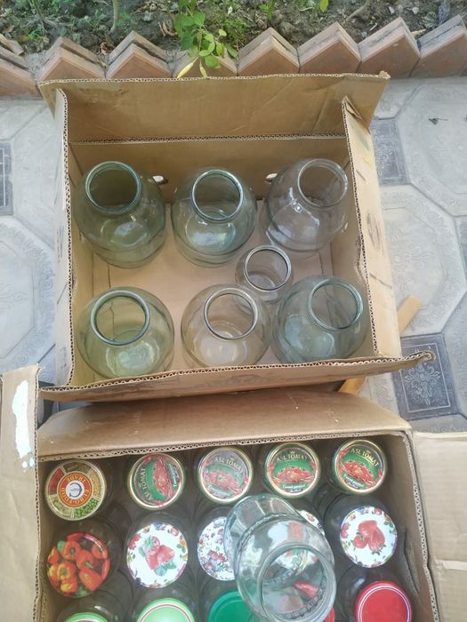 Банки стеклянные 0.5;  1;  1.5;  2 и 3 литр с резьбой и без резьбы