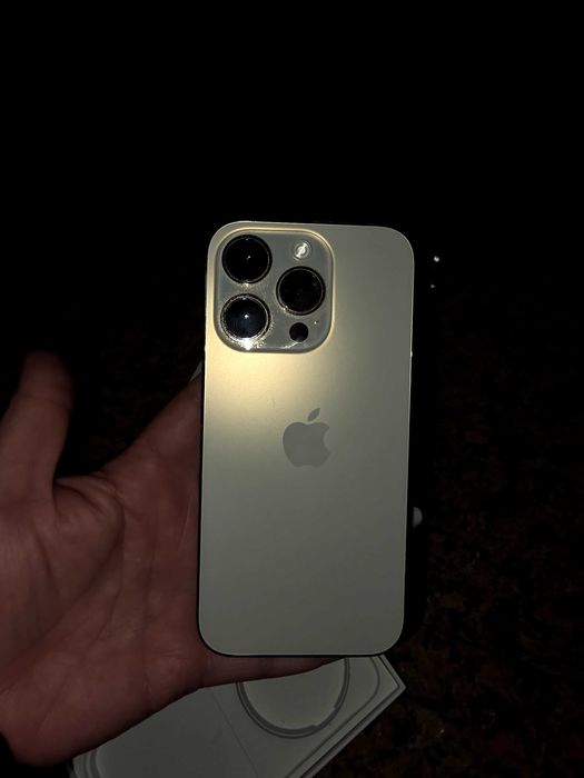 Iphone 14 pro златен