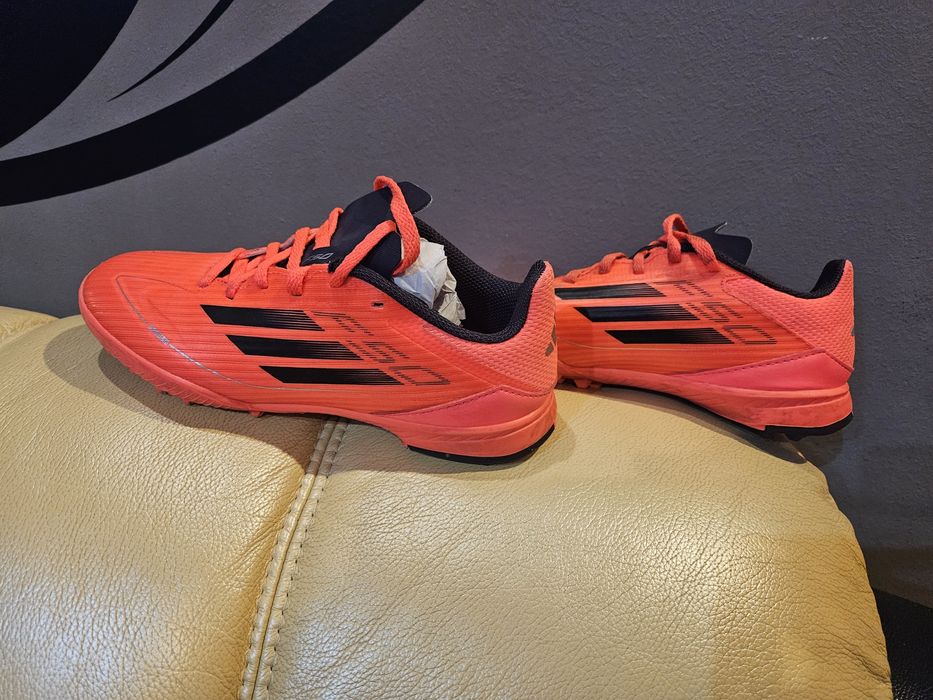 Ghete fotbal sala Copii ADIDAS
F50 LEAGUE IN J IF1369