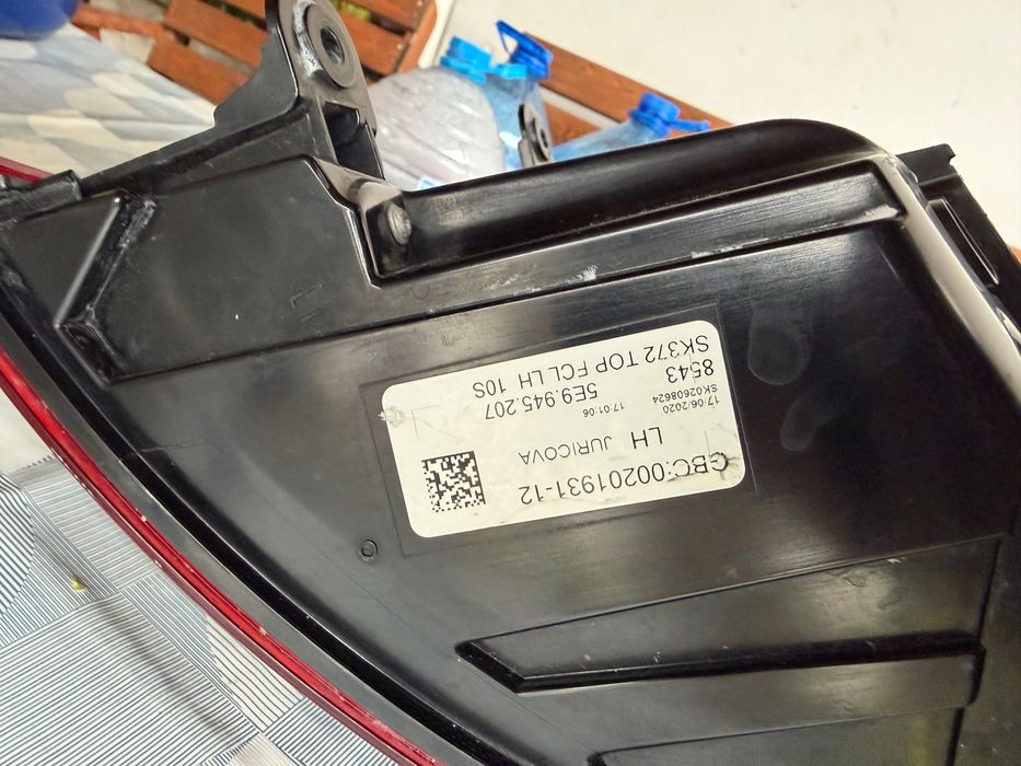 Продавам ляв стоп за Шкода Октавия 3