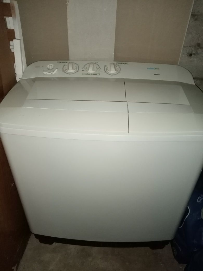 Mașina de spălat semiautomata