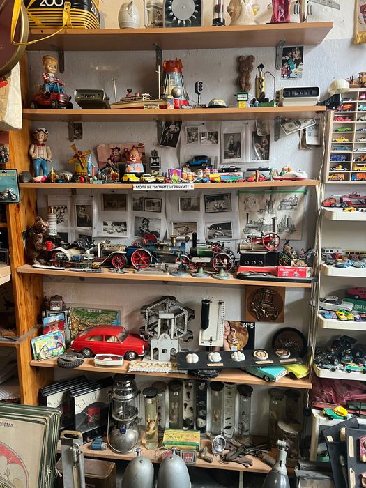 Разпродажба на антични играчки