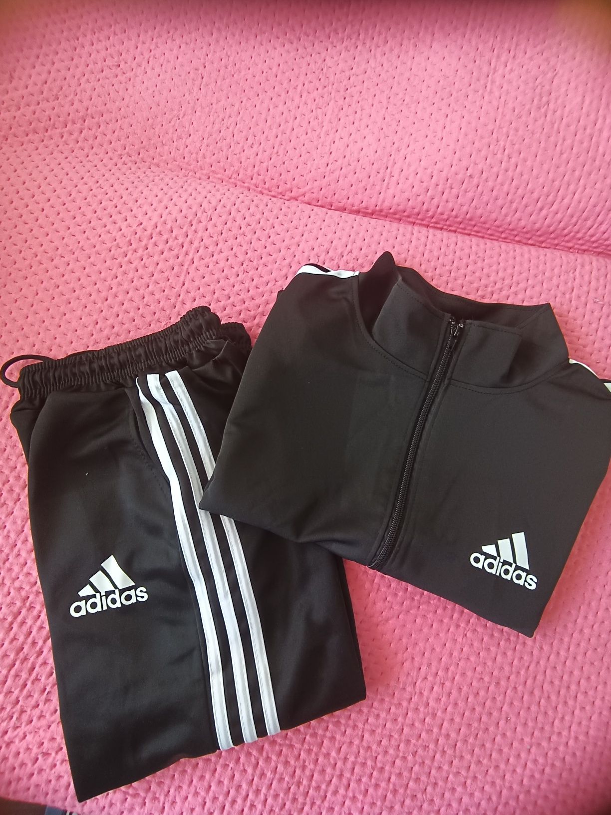 Продам спортивный костюм Adidas