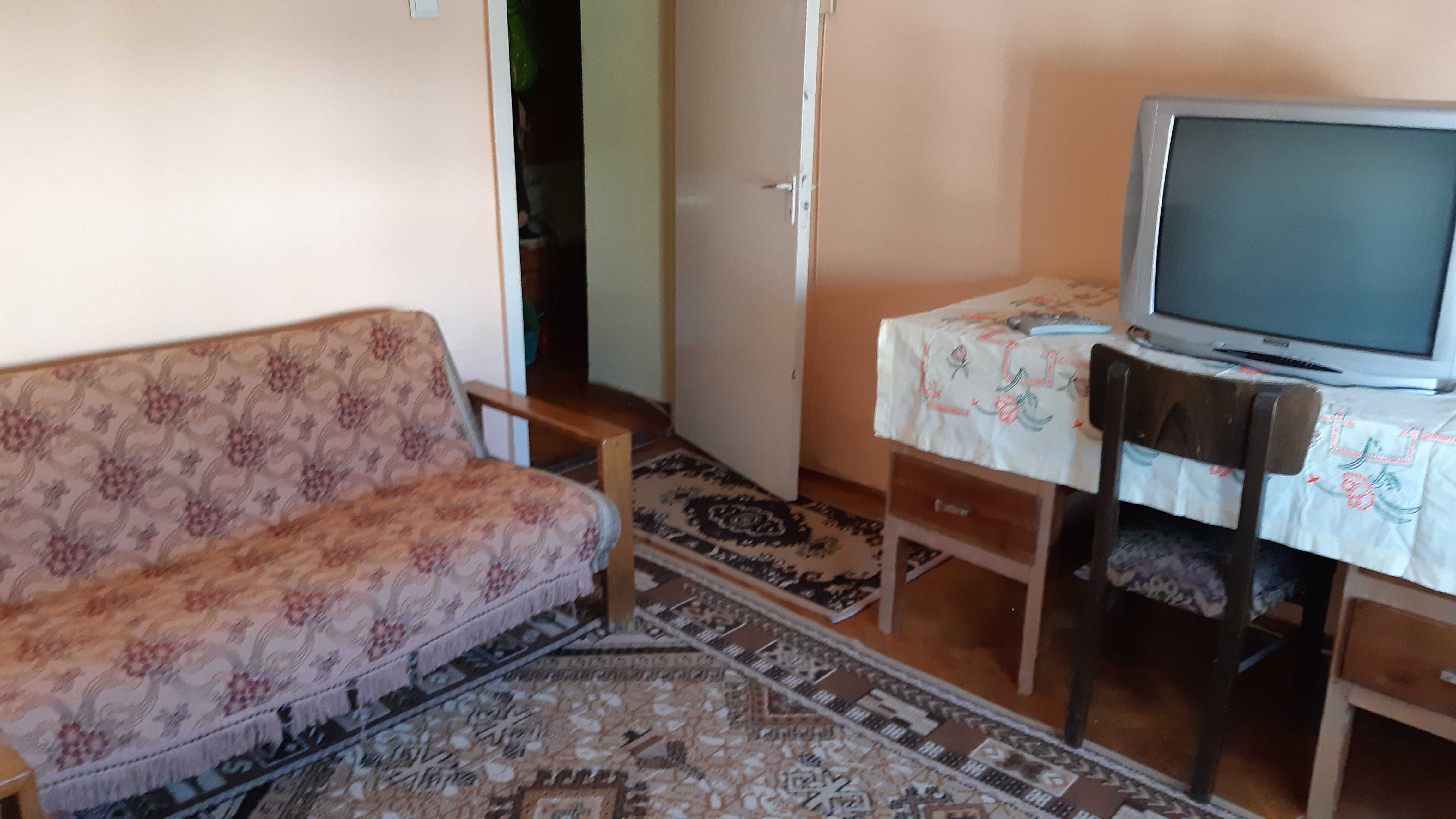 Închiriez în Reghin apartament cu 2 camere,confort I