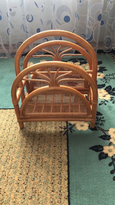 Продам газетницу из ротанга