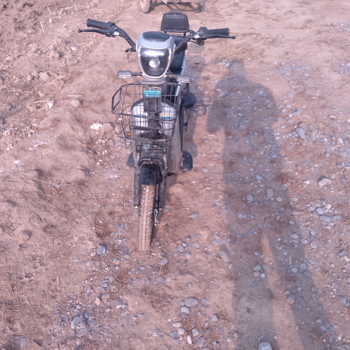 Skuter sotiladi idial holatda narxi 2,500,000 mn som kelishamiz