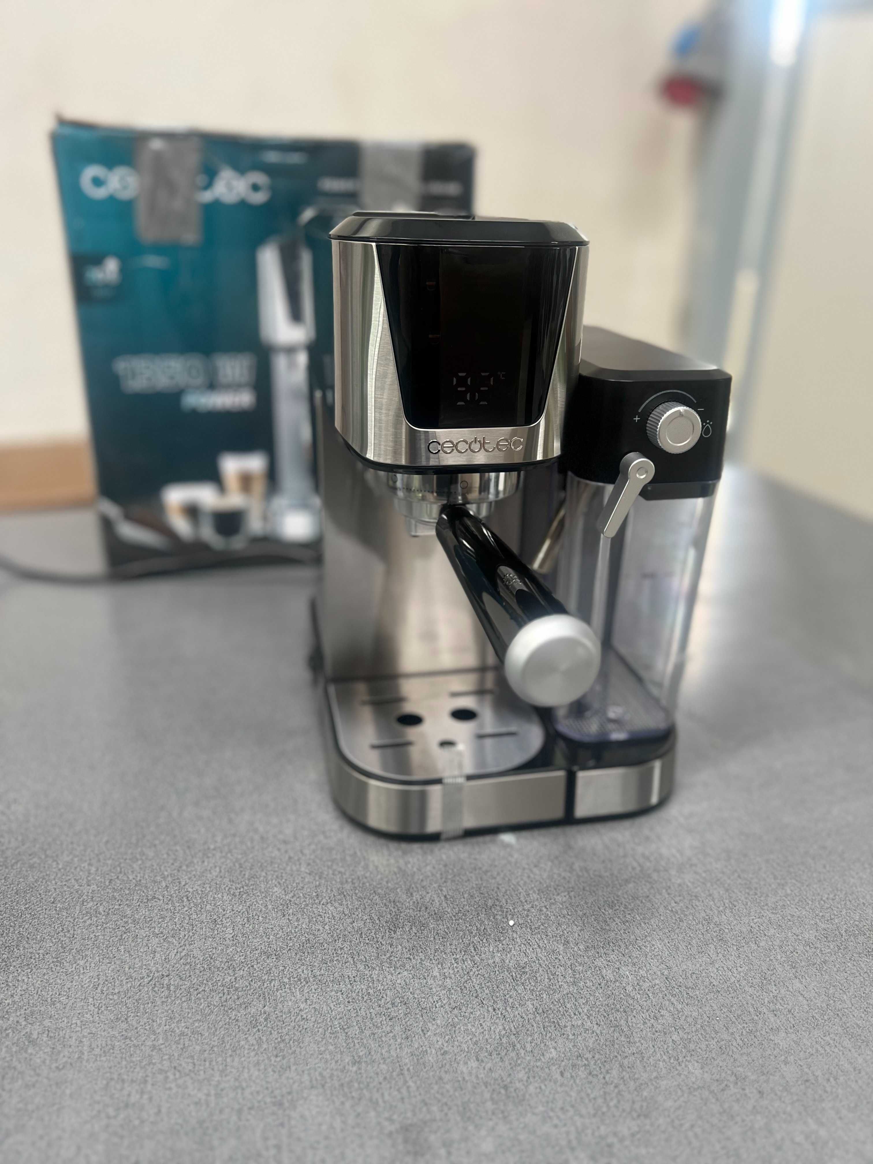Полуавтоматична кафемашина Cecotec Power Espresso 20 Cream