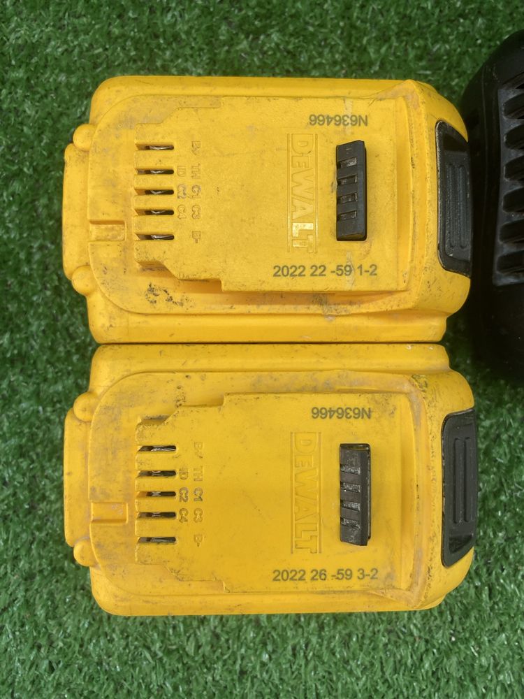 Батерии и зарядно Dewalt 18v