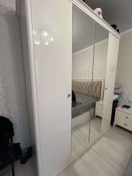 Шкаф и туалетный столик