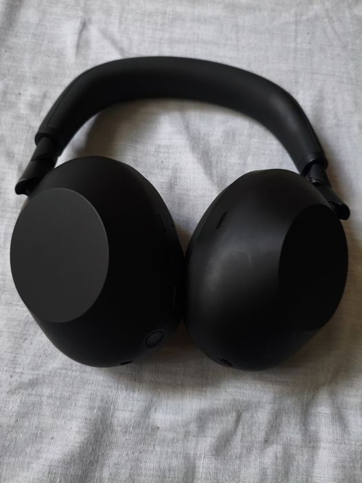 Продавам слушалки Sony WH-1000XM6